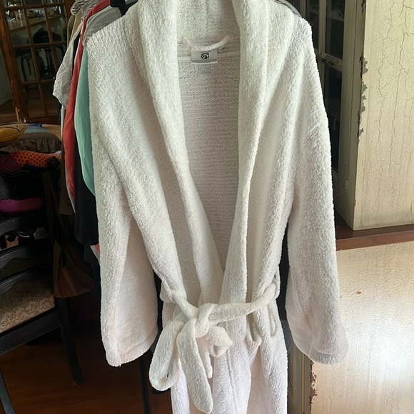 Kashwere Adult Robes - Signature Shawl Collar White Size S/M - Picture 2 of 4
